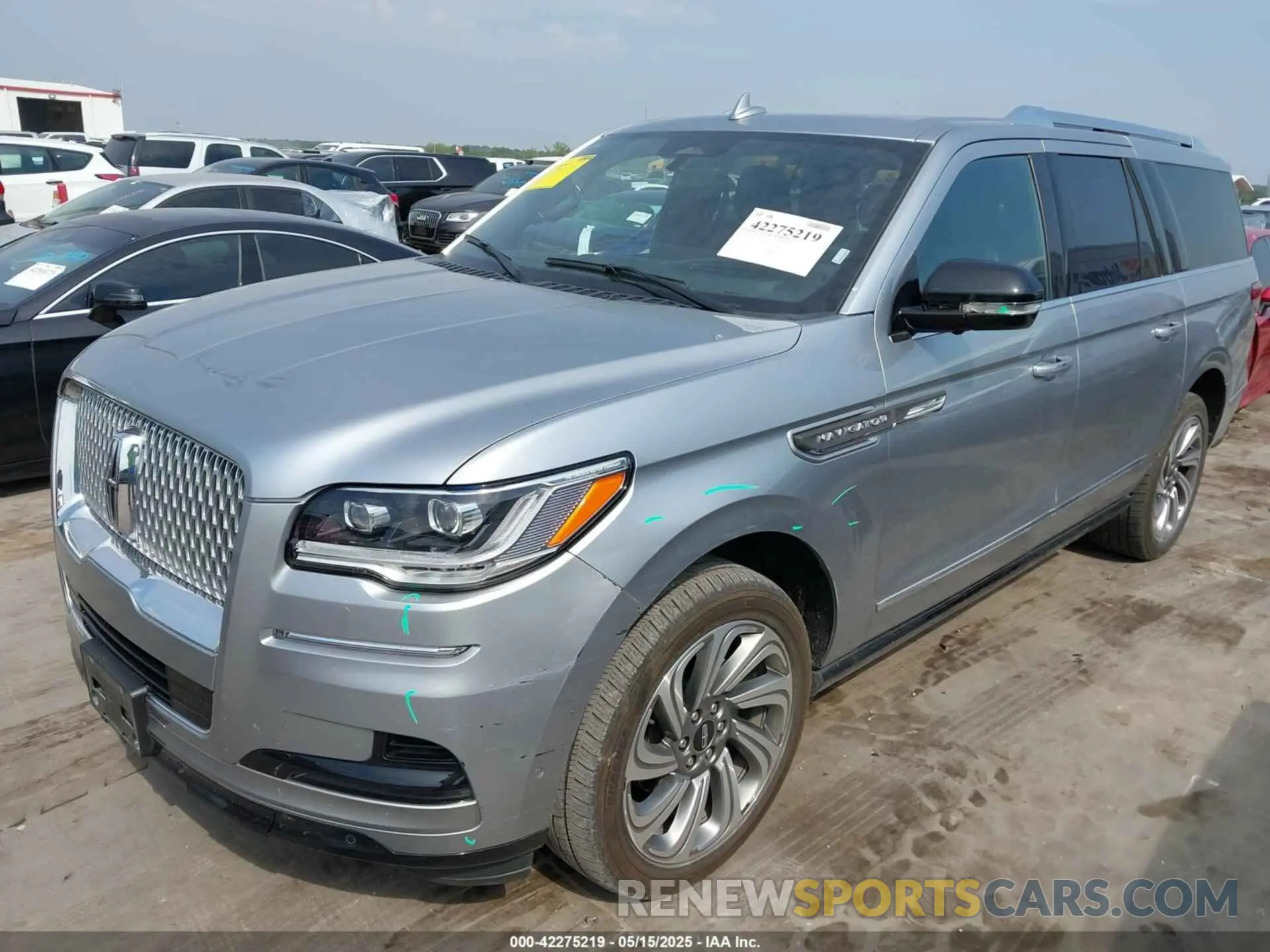 2 Photograph of a damaged car 5LMJJ3LG4PEL12405 LINCOLN NAVIGATOR 2023