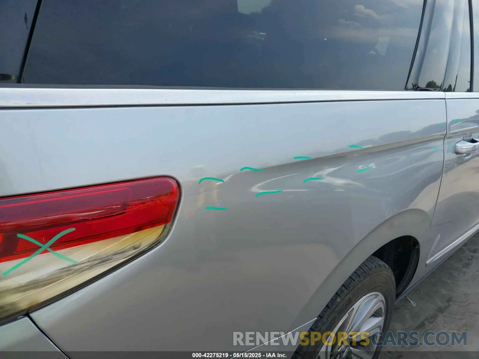 21 Photograph of a damaged car 5LMJJ3LG4PEL12405 LINCOLN NAVIGATOR 2023