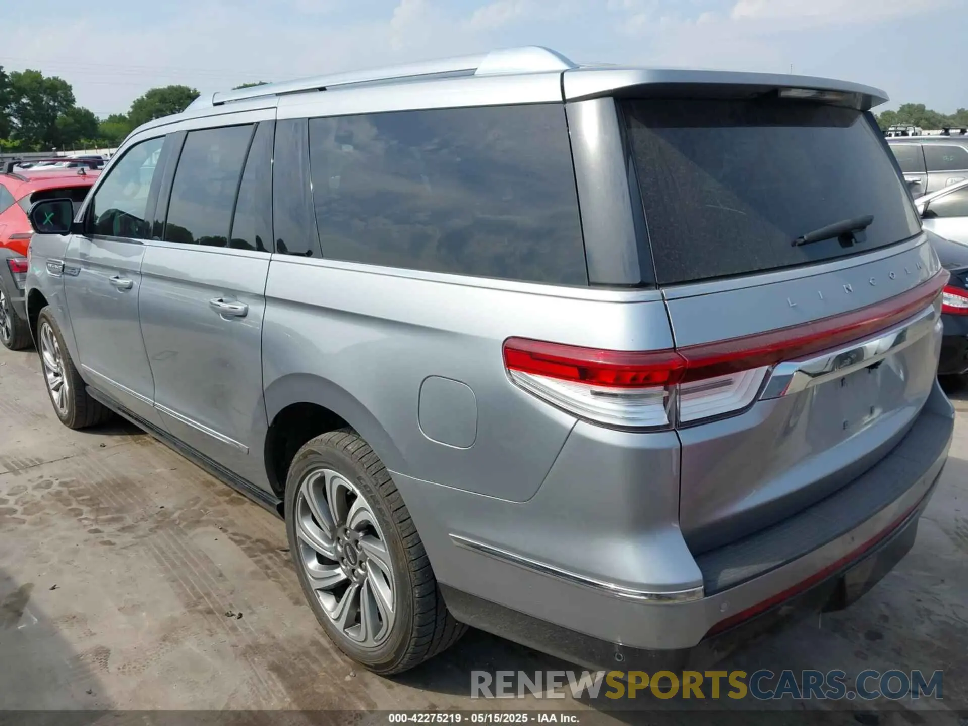 3 Photograph of a damaged car 5LMJJ3LG4PEL12405 LINCOLN NAVIGATOR 2023