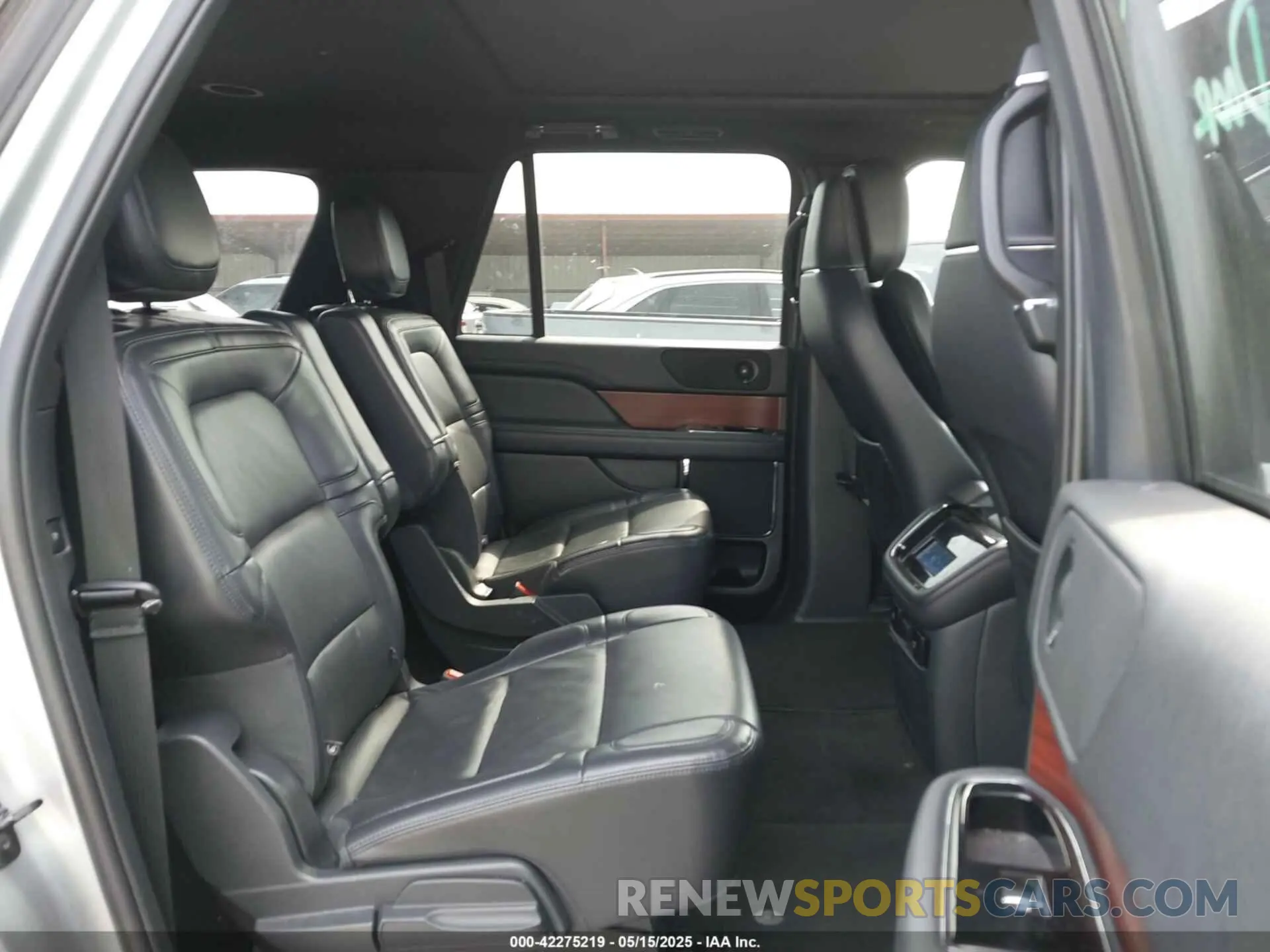 8 Photograph of a damaged car 5LMJJ3LG4PEL12405 LINCOLN NAVIGATOR 2023