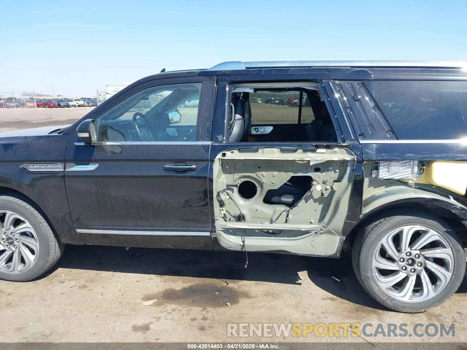 15 Photograph of a damaged car 5LMJJ3LG8PEL03450 LINCOLN NAVIGATOR 2023