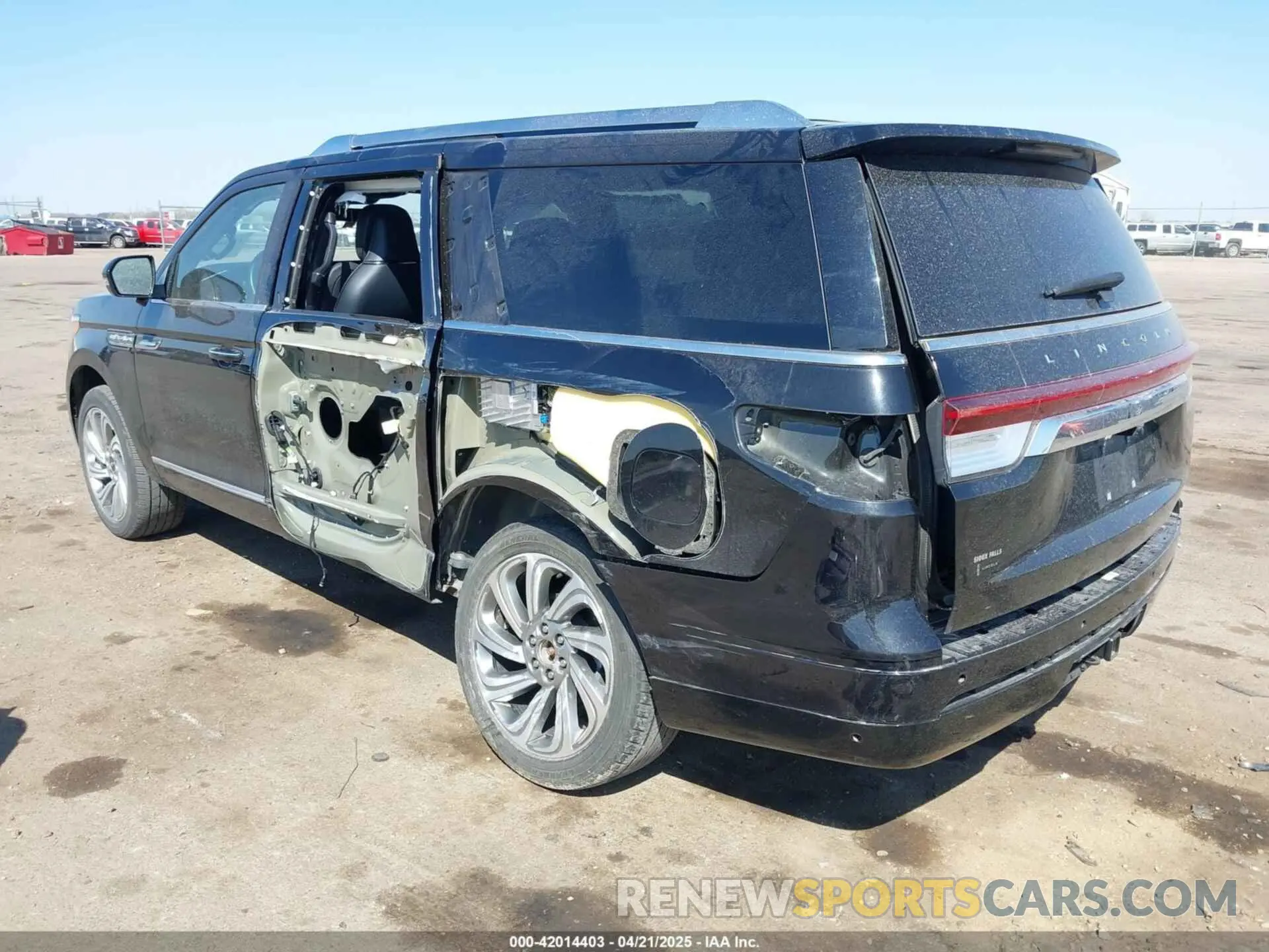 3 Photograph of a damaged car 5LMJJ3LG8PEL03450 LINCOLN NAVIGATOR 2023
