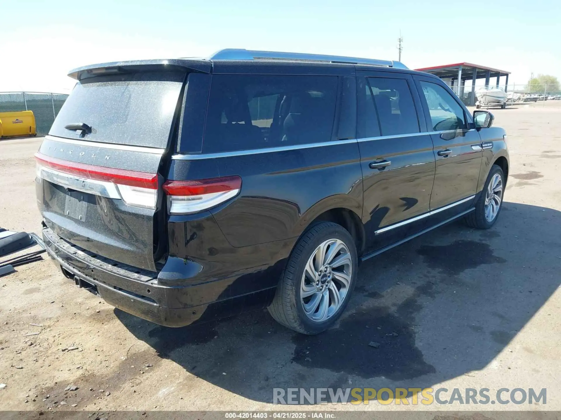 4 Photograph of a damaged car 5LMJJ3LG8PEL03450 LINCOLN NAVIGATOR 2023