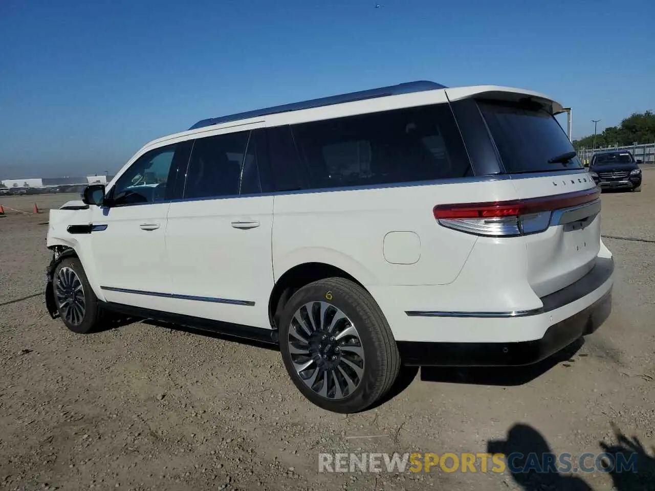 2 Photograph of a damaged car 5LMJJ3TG1PEL00650 LINCOLN NAVIGATOR 2023