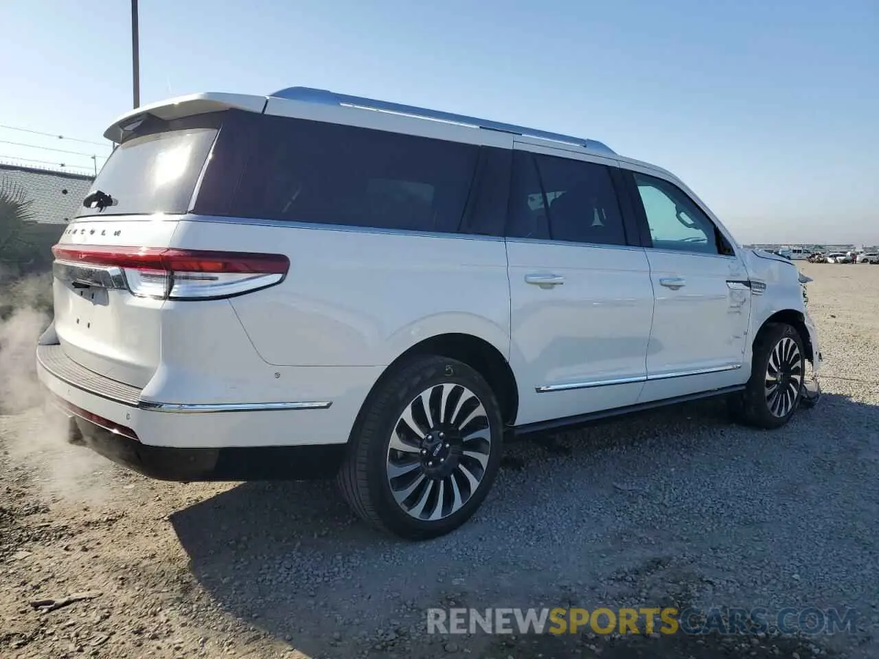 3 Photograph of a damaged car 5LMJJ3TG1PEL00650 LINCOLN NAVIGATOR 2023