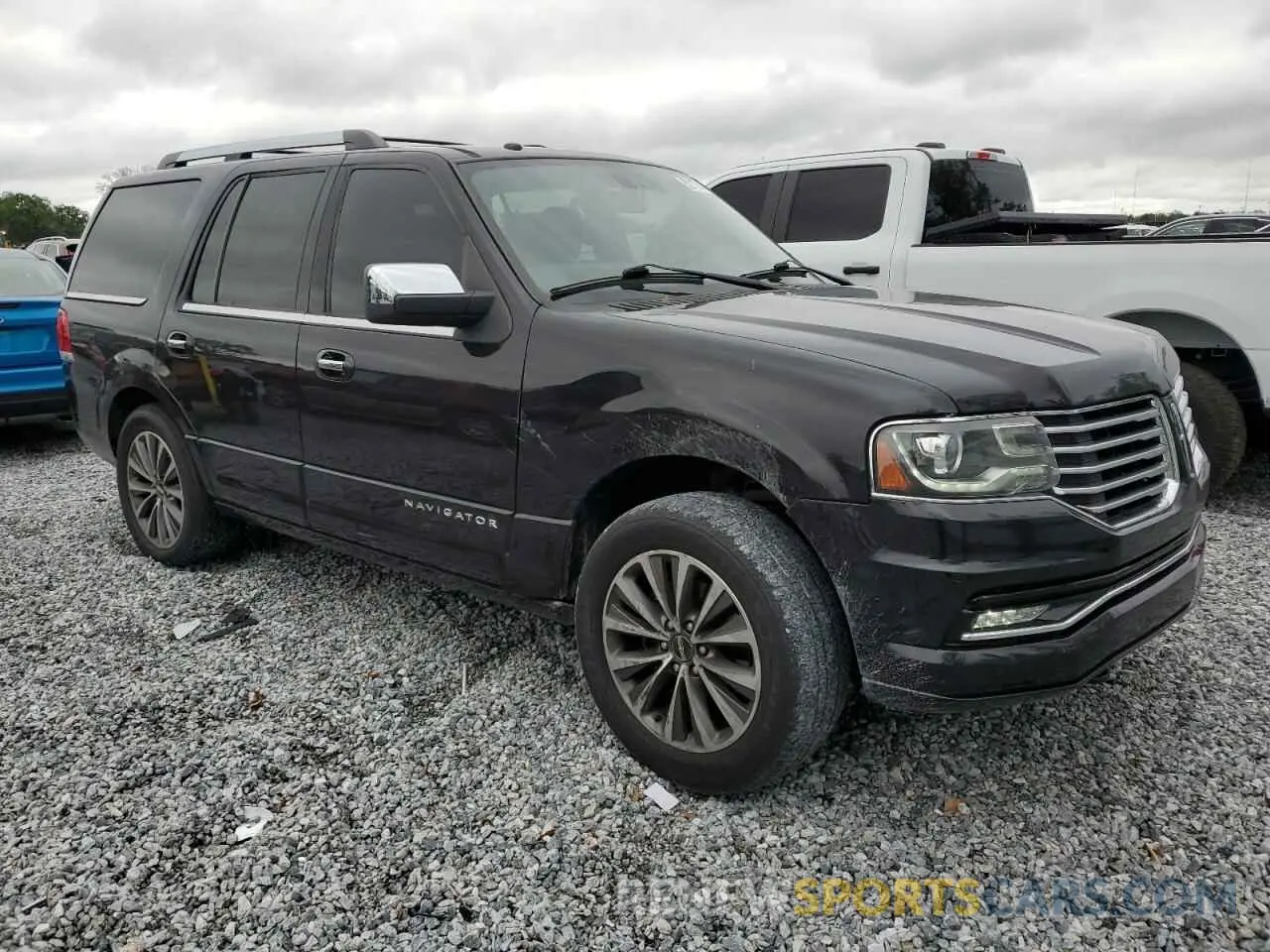 4 Photograph of a damaged car 5LMJJ2HT6FEJ03861 LINCOLN NAVIGATOR 2024