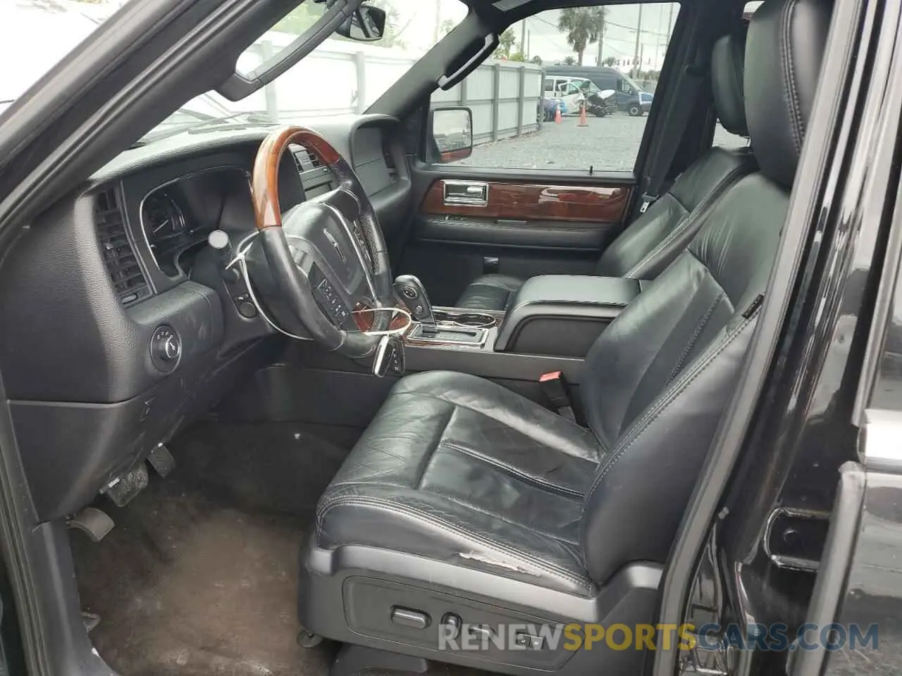 7 Photograph of a damaged car 5LMJJ2HT6FEJ03861 LINCOLN NAVIGATOR 2024