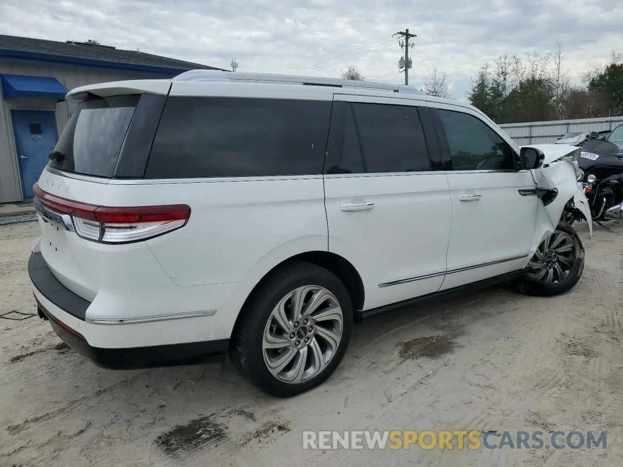 3 Photograph of a damaged car 5LMJJ2LG2REL10830 LINCOLN NAVIGATOR 2024