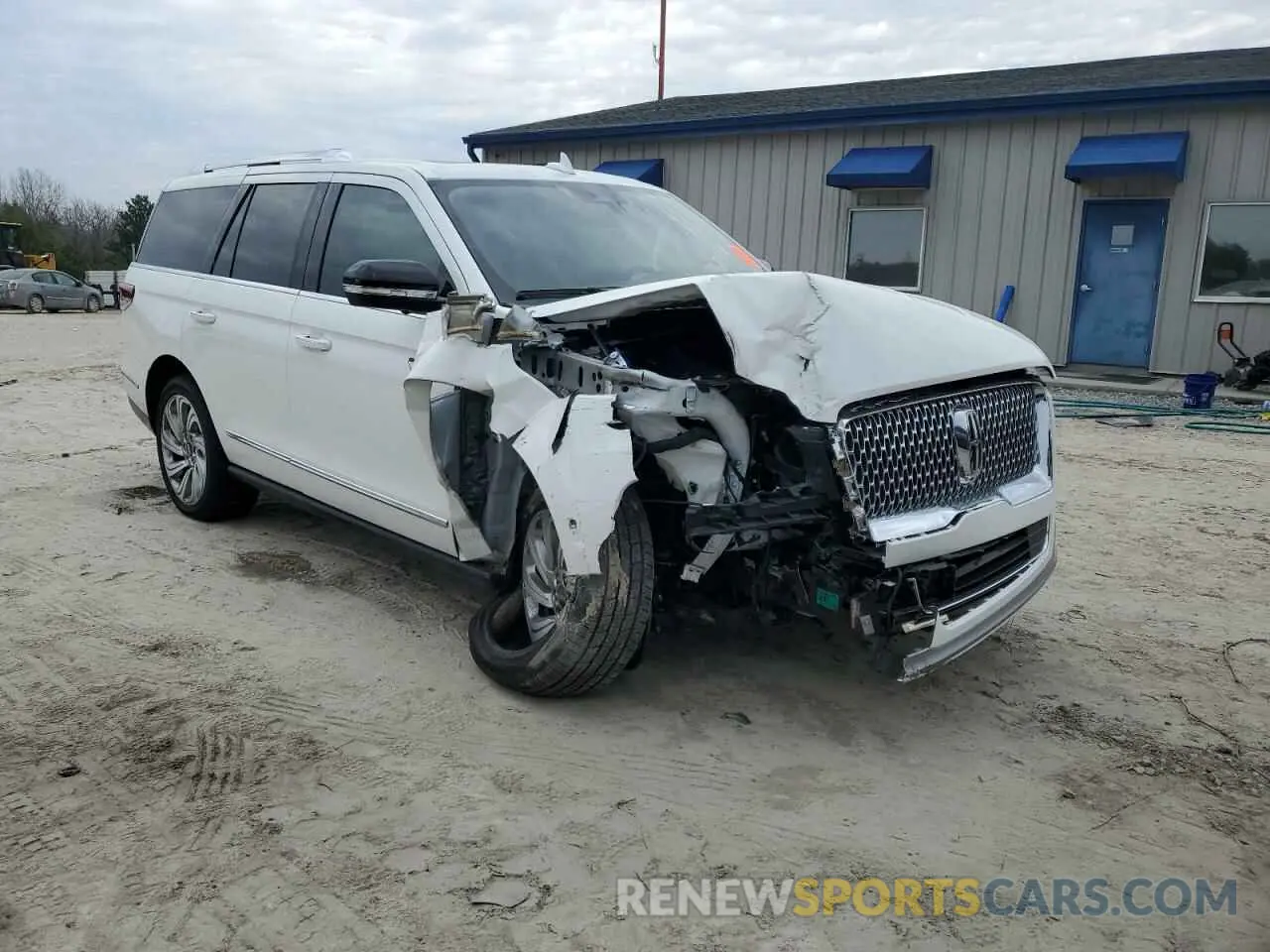 4 Photograph of a damaged car 5LMJJ2LG2REL10830 LINCOLN NAVIGATOR 2024