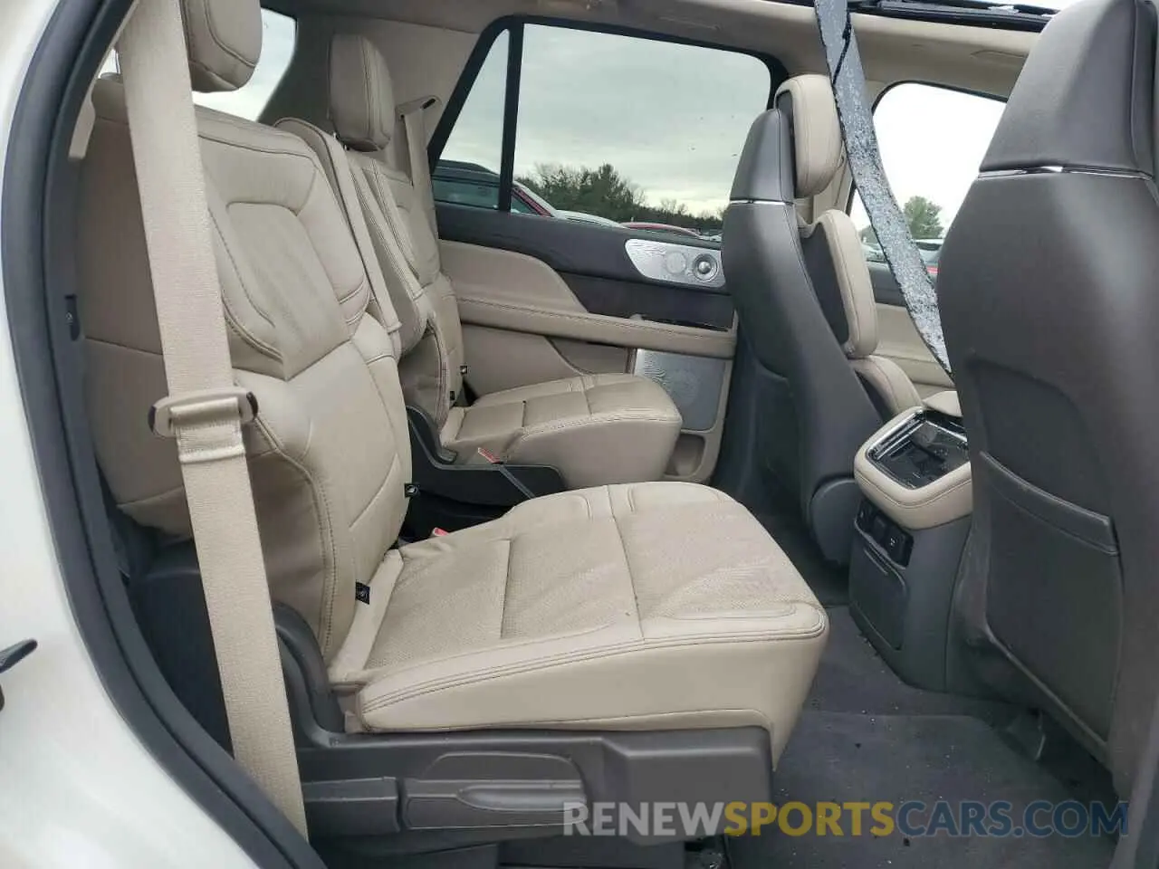 11 Photograph of a damaged car 5LMJJ2LGXREL01664 LINCOLN NAVIGATOR 2024