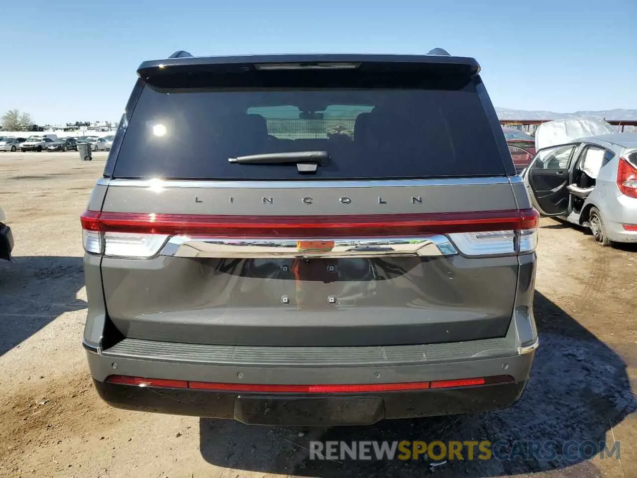 6 Photograph of a damaged car 5LMJJ2TG1REL18997 LINCOLN NAVIGATOR 2024