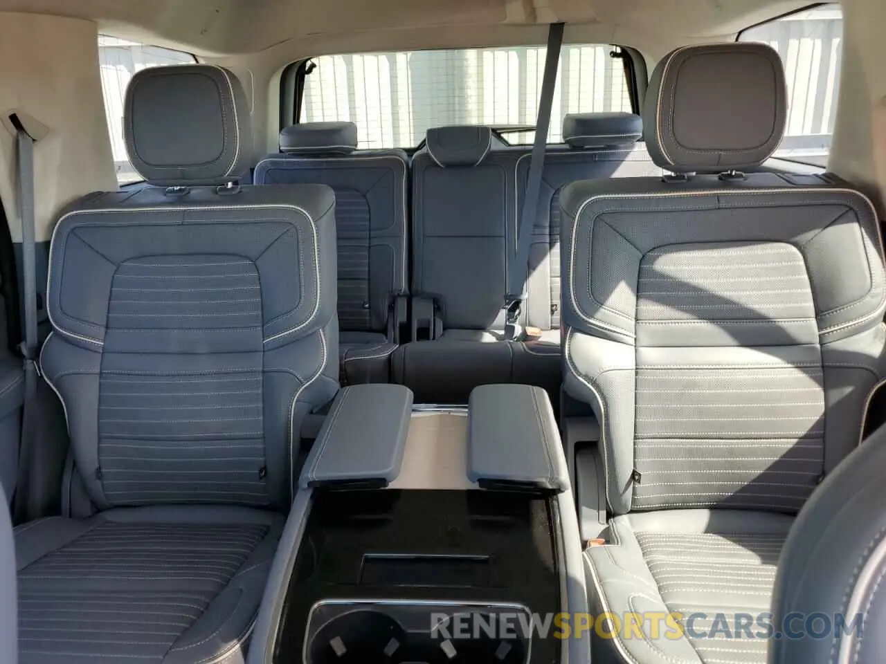 10 Фотография поврежденного автомобиля 5LMJJ2TG8REL06149 LINCOLN NAVIGATOR 2024