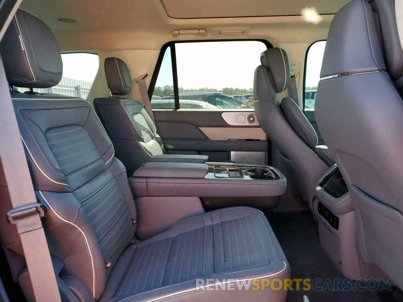 11 Фотография поврежденного автомобиля 5LMJJ2TG8REL06149 LINCOLN NAVIGATOR 2024
