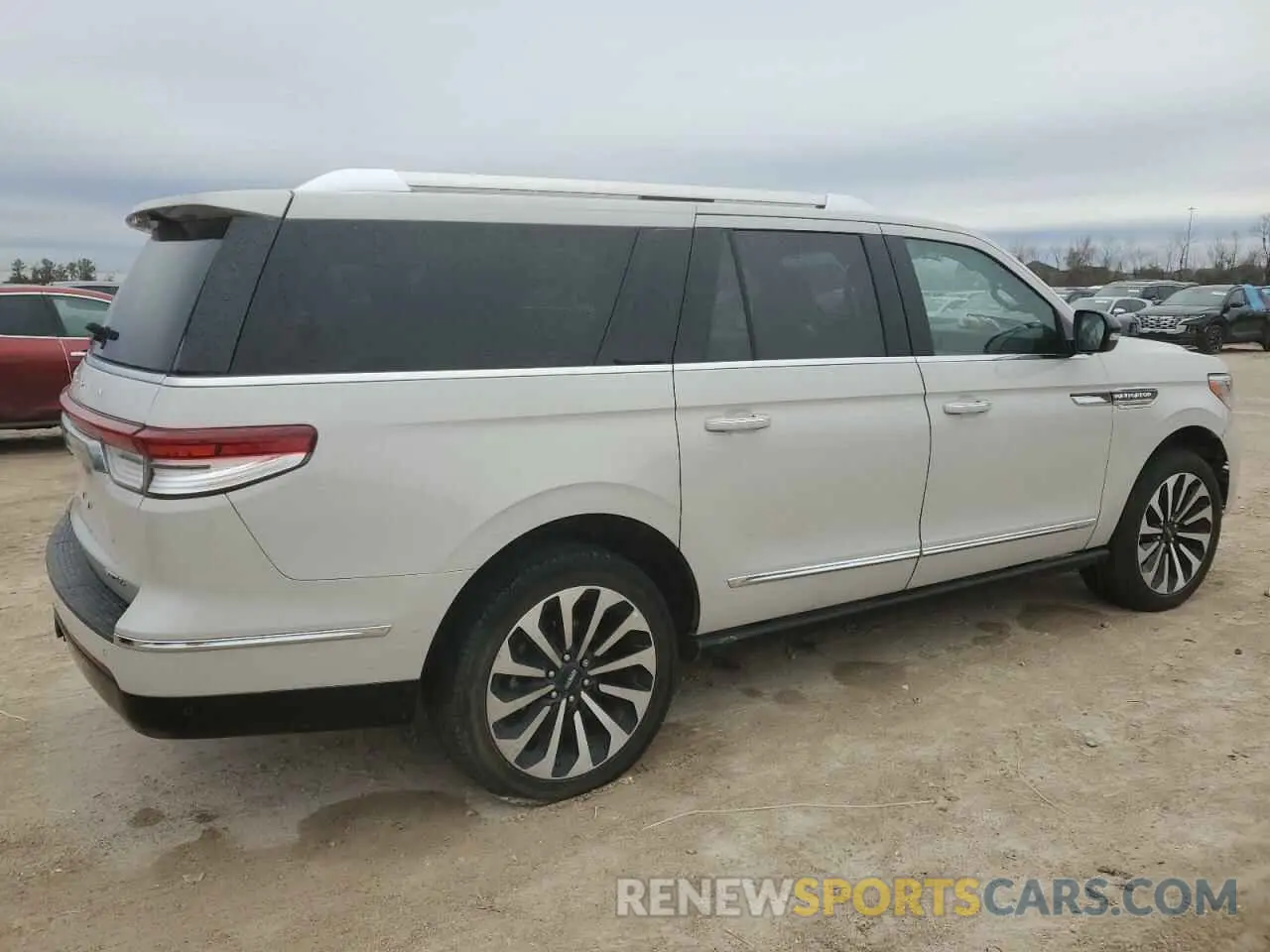 3 Photograph of a damaged car 5LMJJ3LG3REL06193 LINCOLN NAVIGATOR 2024