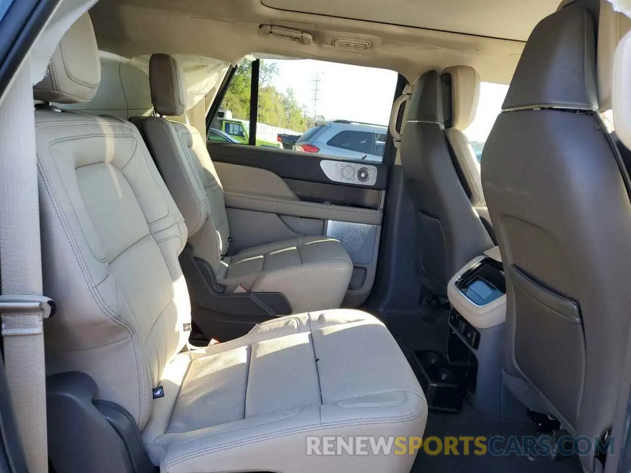 12 Photograph of a damaged car 5LMJJ3LG4REL05344 LINCOLN NAVIGATOR 2024