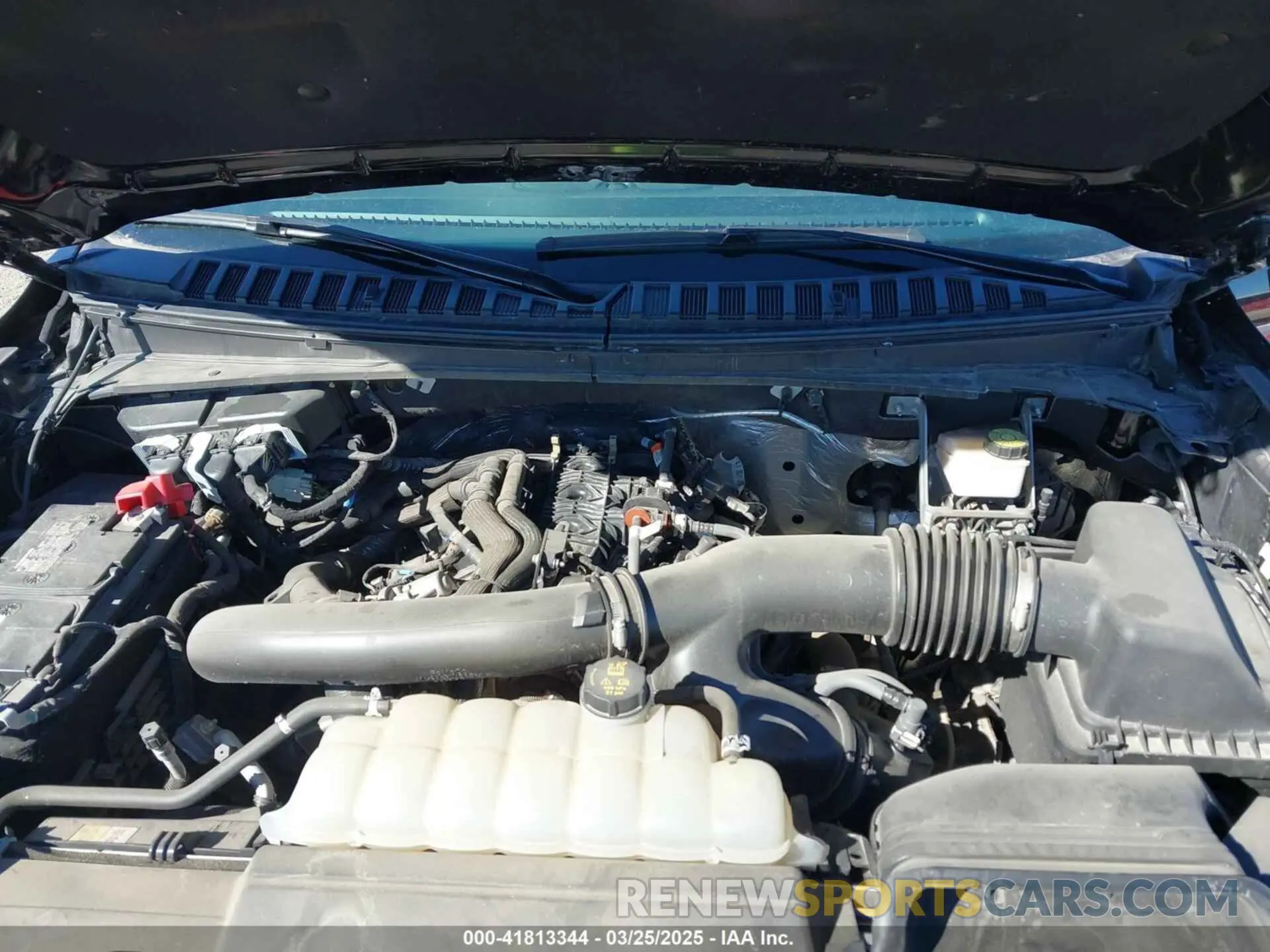 10 Photograph of a damaged car 5LMJJ3NG2REL02634 LINCOLN NAVIGATOR 2024