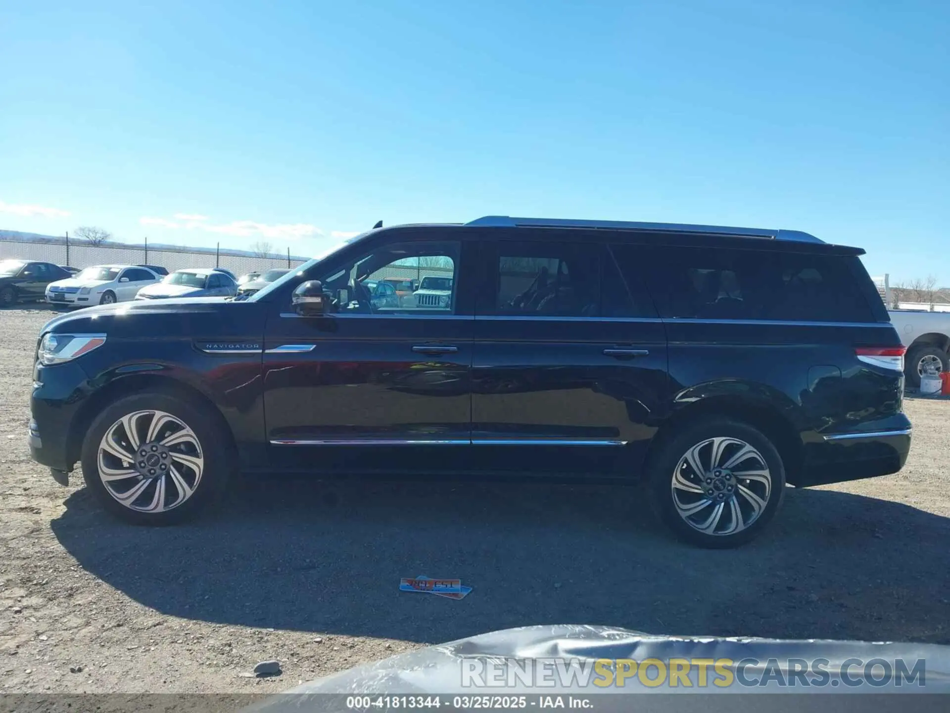14 Photograph of a damaged car 5LMJJ3NG2REL02634 LINCOLN NAVIGATOR 2024