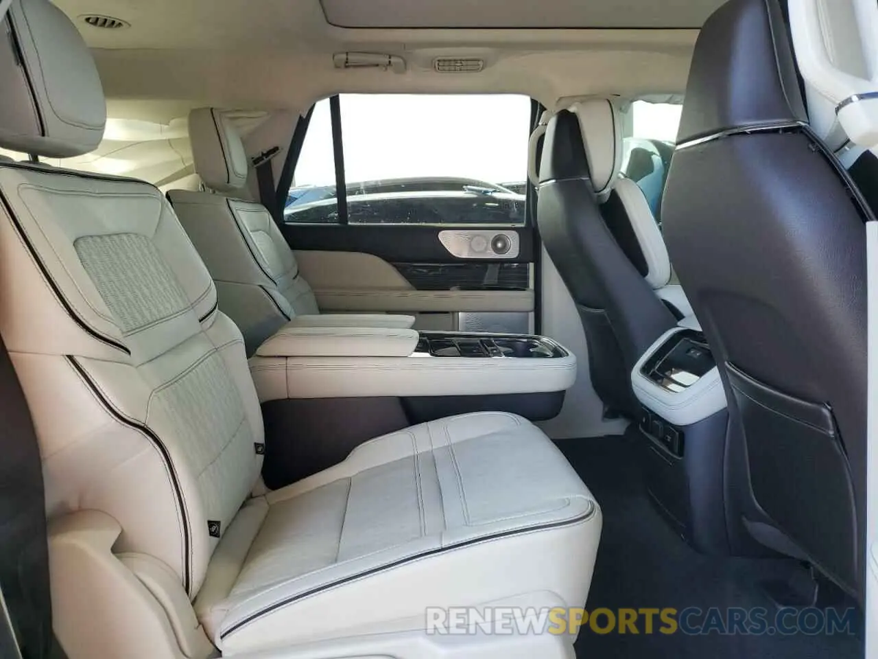 11 Фотография поврежденного автомобиля 5LMJJ3TG7REL07346 LINCOLN NAVIGATOR 2024