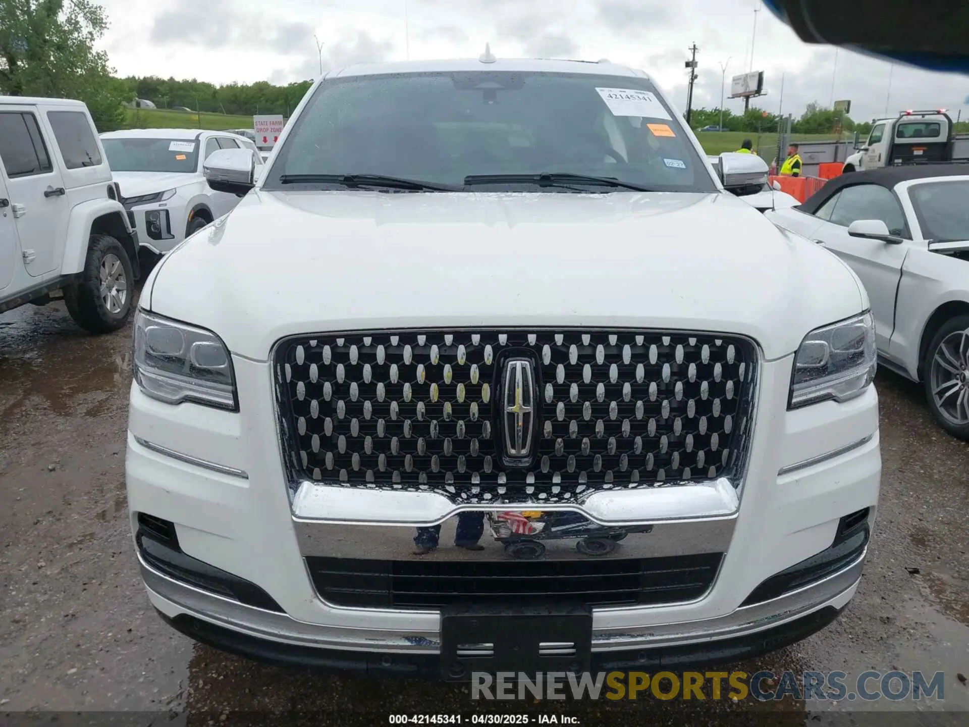 12 Photograph of a damaged car 5LMJJ3TG7REL23174 LINCOLN NAVIGATOR 2024