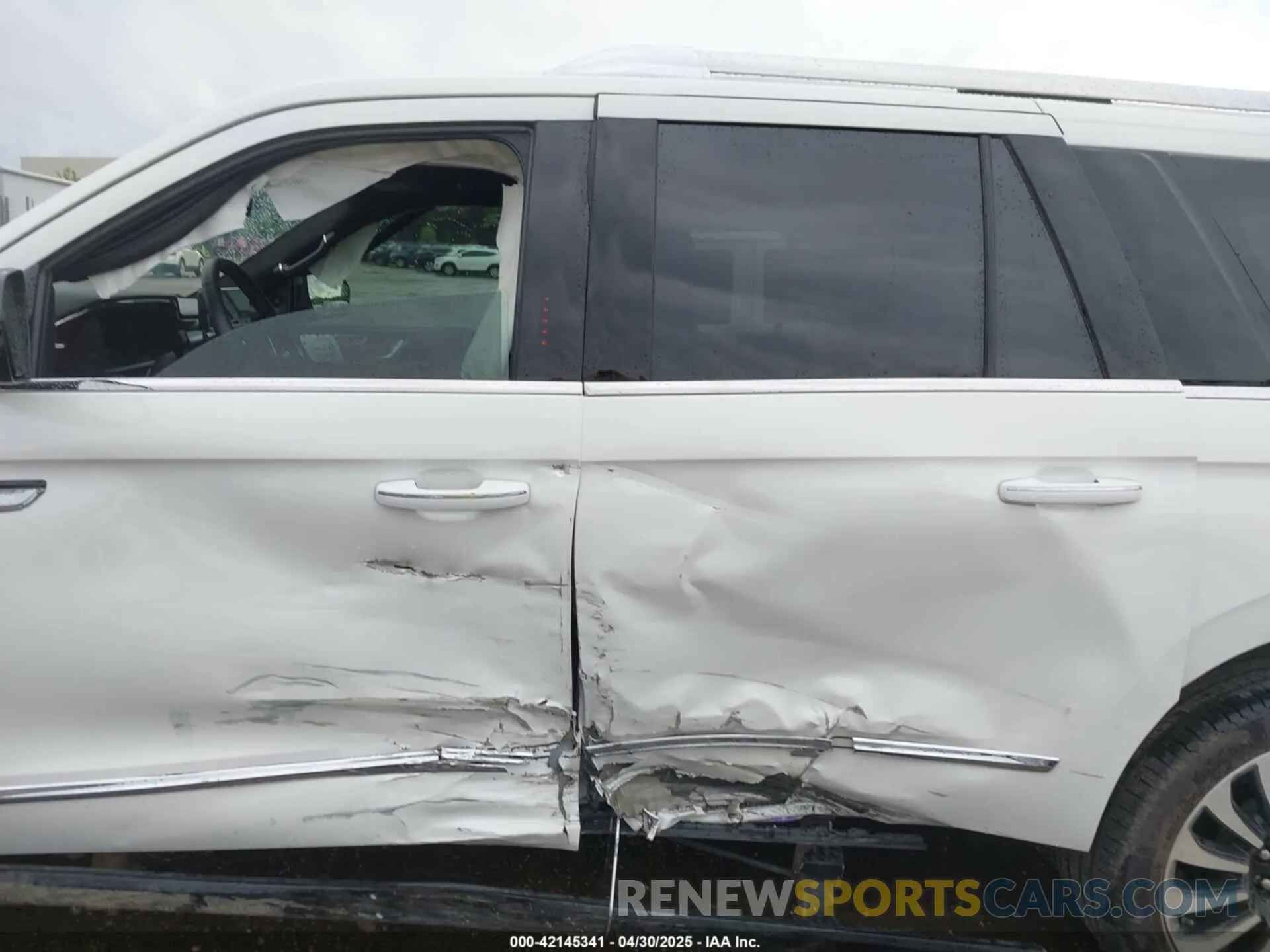 14 Photograph of a damaged car 5LMJJ3TG7REL23174 LINCOLN NAVIGATOR 2024