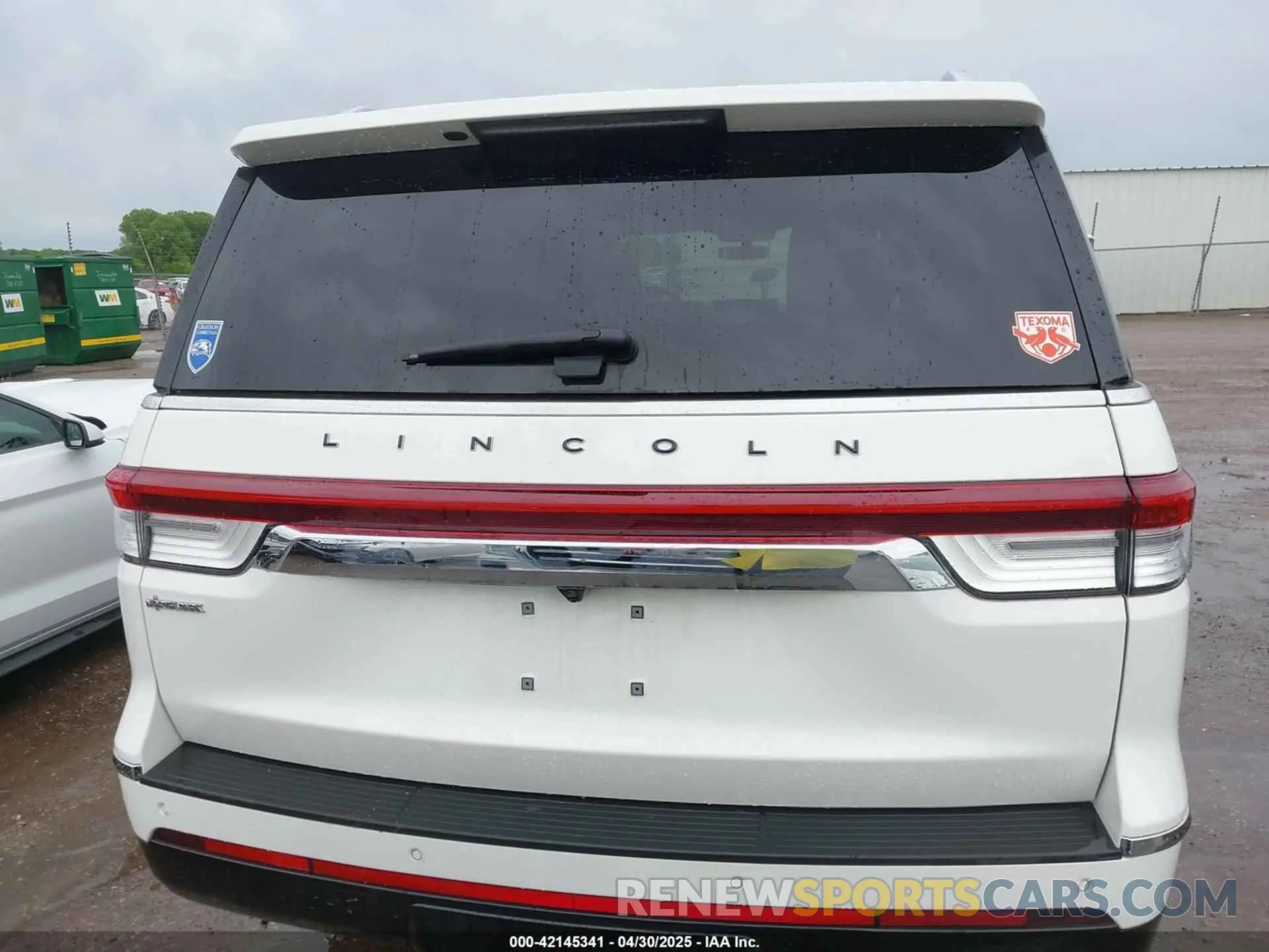 16 Photograph of a damaged car 5LMJJ3TG7REL23174 LINCOLN NAVIGATOR 2024