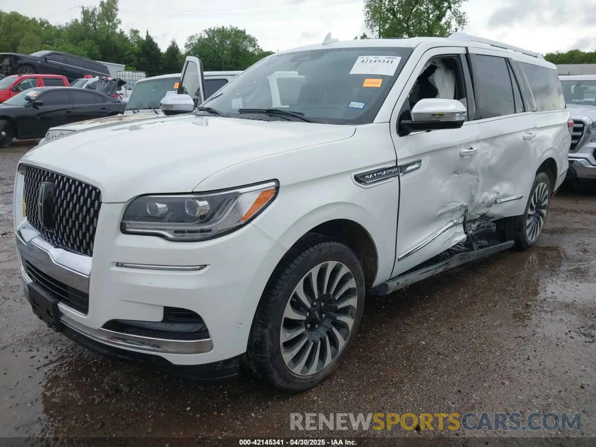 2 Photograph of a damaged car 5LMJJ3TG7REL23174 LINCOLN NAVIGATOR 2024