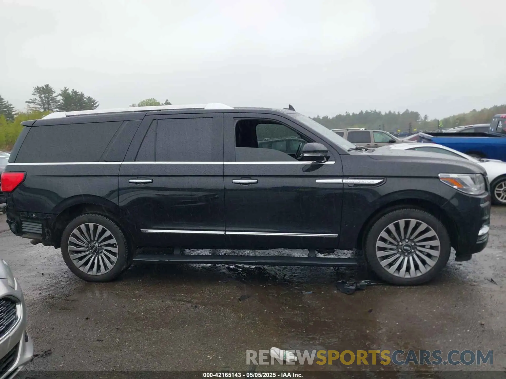 14 Photograph of a damaged car 5LMJJ3LT3KEL23451 LINCOLN NAVIGATOR L 2019