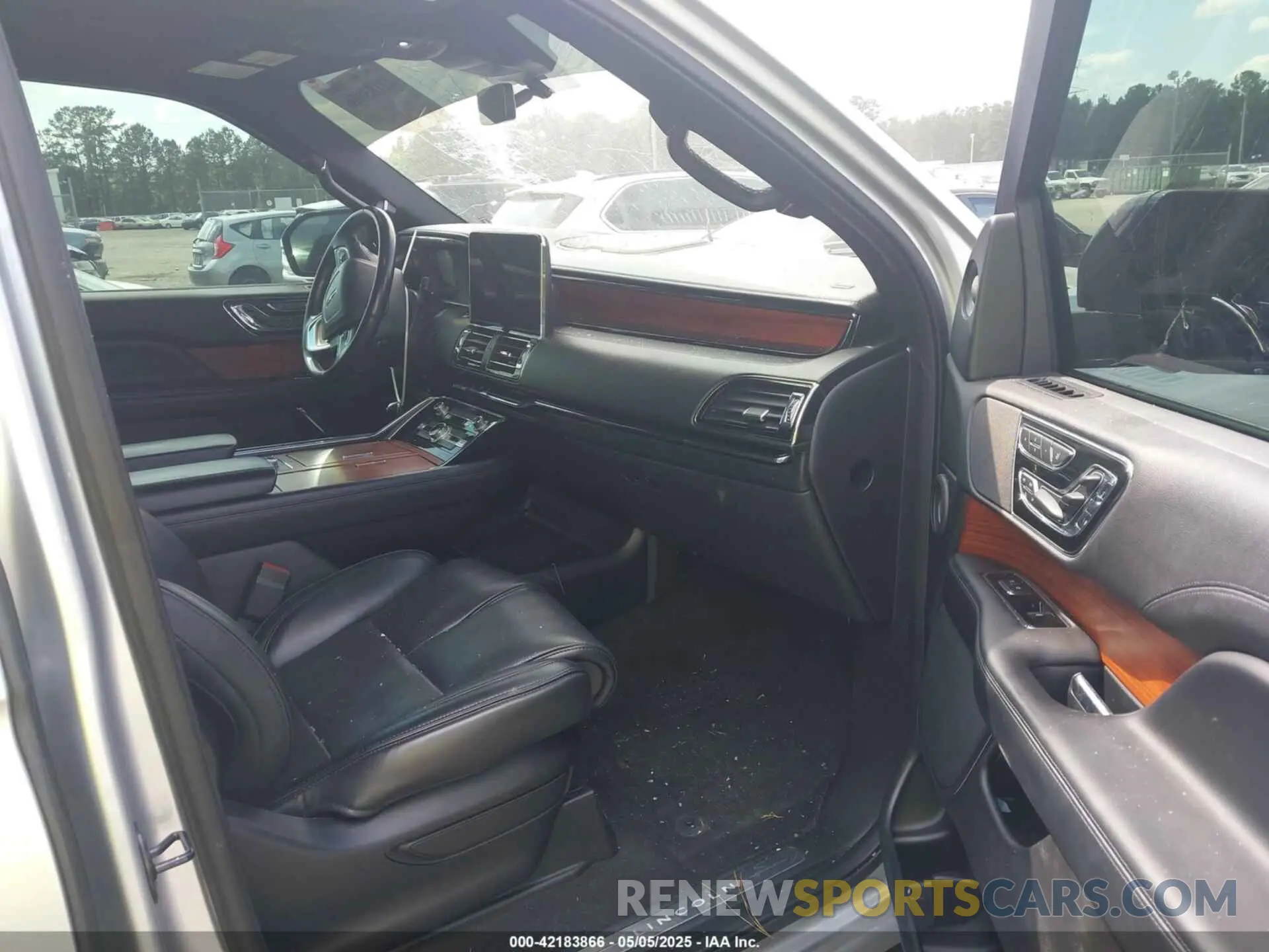 5 Фотография поврежденного автомобиля 5LMJJ3LT9KEL04872 LINCOLN NAVIGATOR L 2019