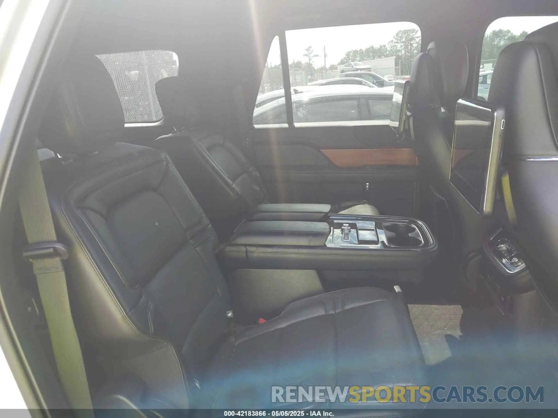 8 Фотография поврежденного автомобиля 5LMJJ3LT9KEL04872 LINCOLN NAVIGATOR L 2019