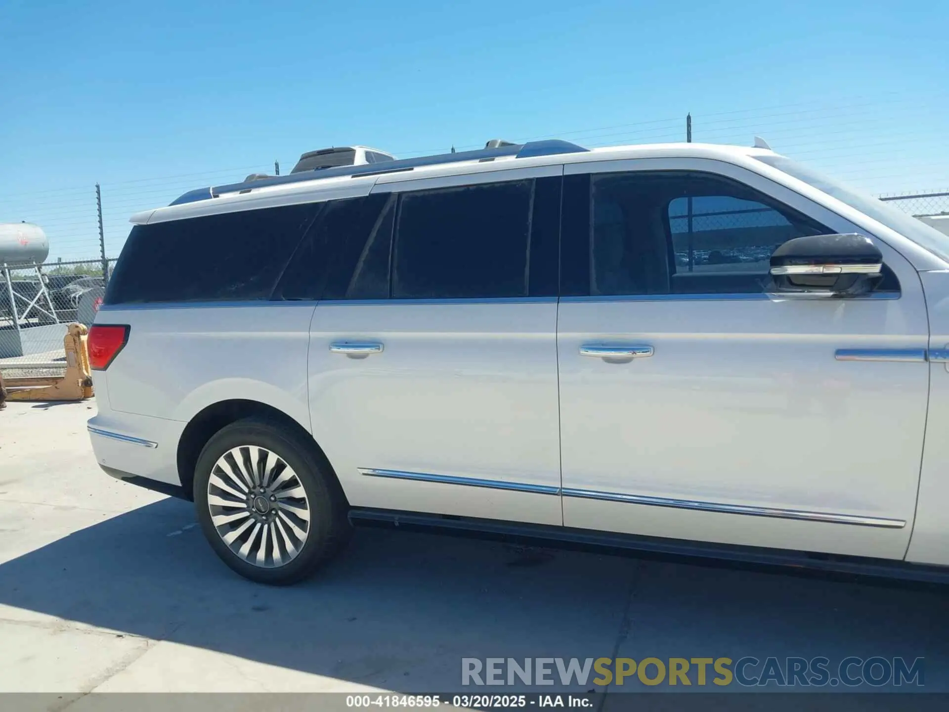 13 Photograph of a damaged car 5LMJJ3LT9KEL16780 LINCOLN NAVIGATOR L 2019