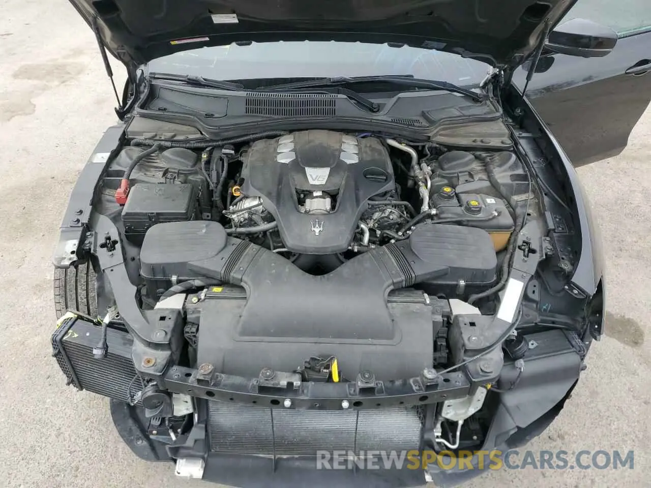 11 Фотография поврежденного автомобиля ZAM57XSA4K1324951 MASERATI ALL MODELS 2019