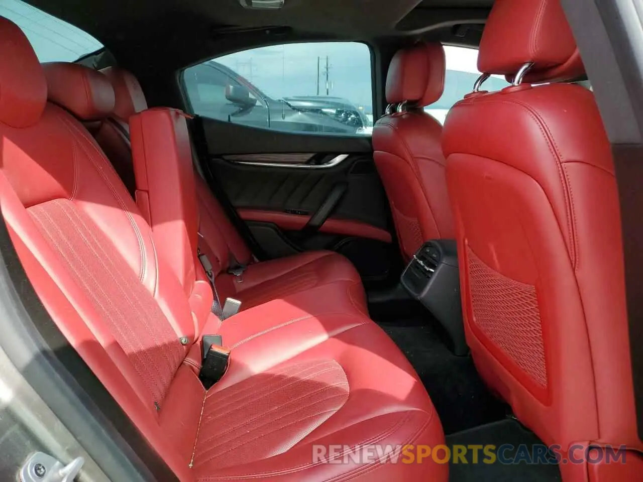 10 Photograph of a damaged car ZAM57YTLXK1322143 MASERATI ALL MODELS 2019