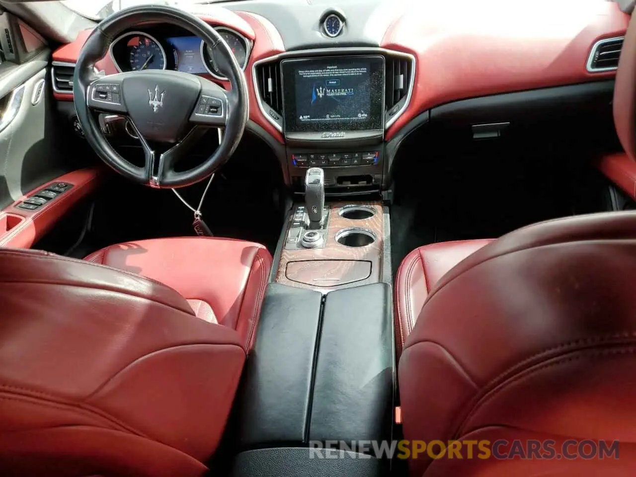 8 Photograph of a damaged car ZAM57YTLXK1322143 MASERATI ALL MODELS 2019