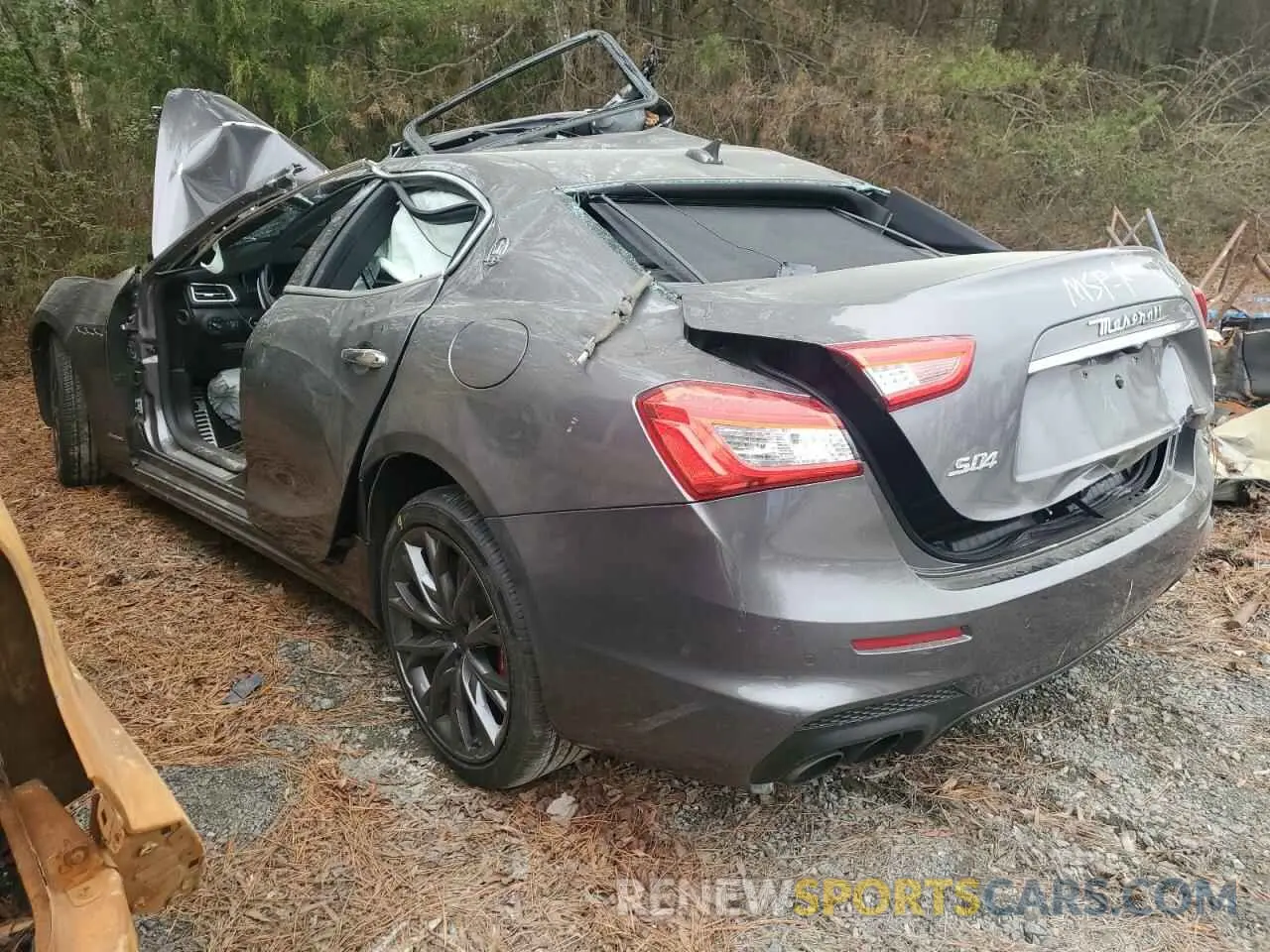 2 Photograph of a damaged car ZAM57YTS5K1339861 MASERATI ALL MODELS 2019