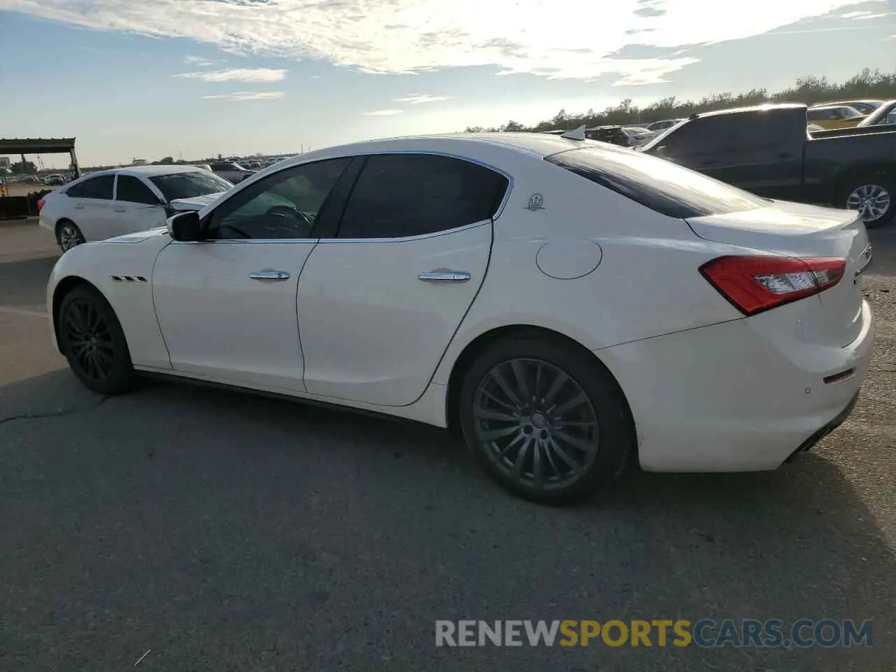 2 Photograph of a damaged car ZAM57XSA0L1344387 MASERATI ALL MODELS 2020