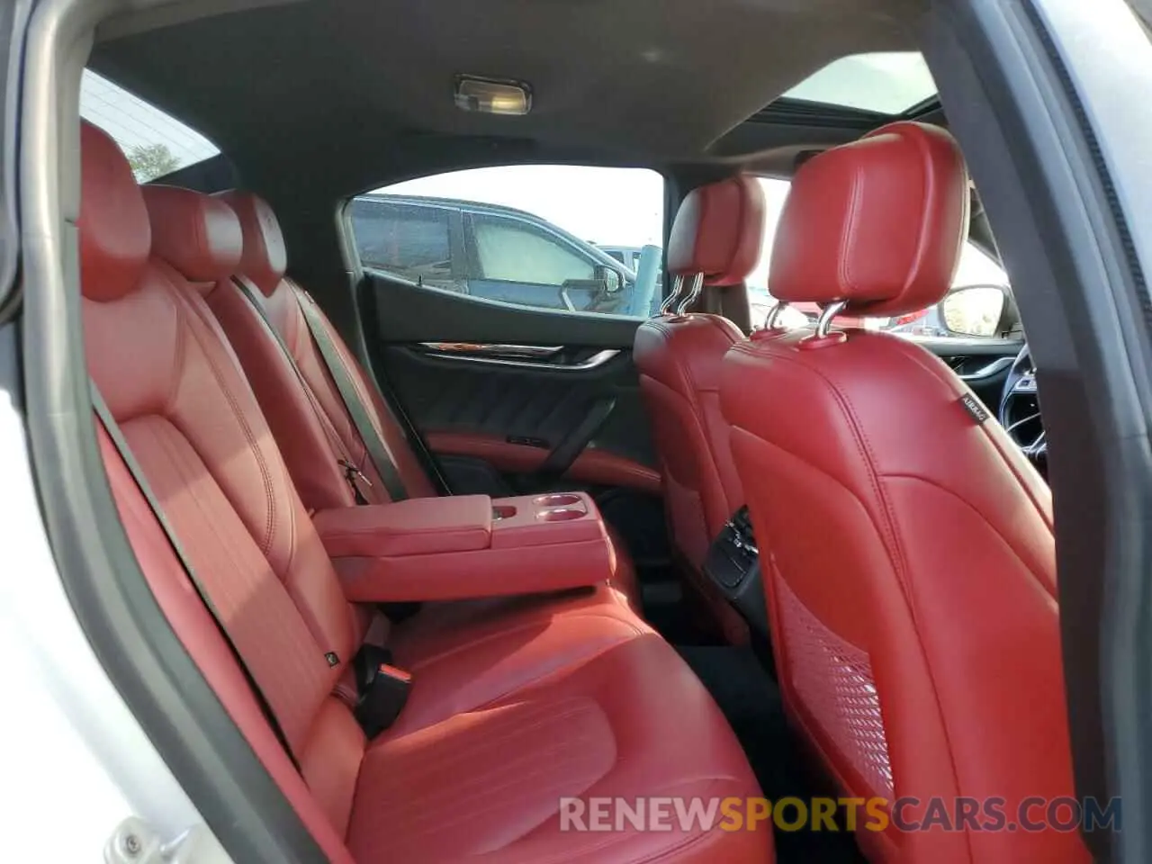 10 Фотография поврежденного автомобиля ZAM57YTA9L1354338 MASERATI ALL MODELS 2020