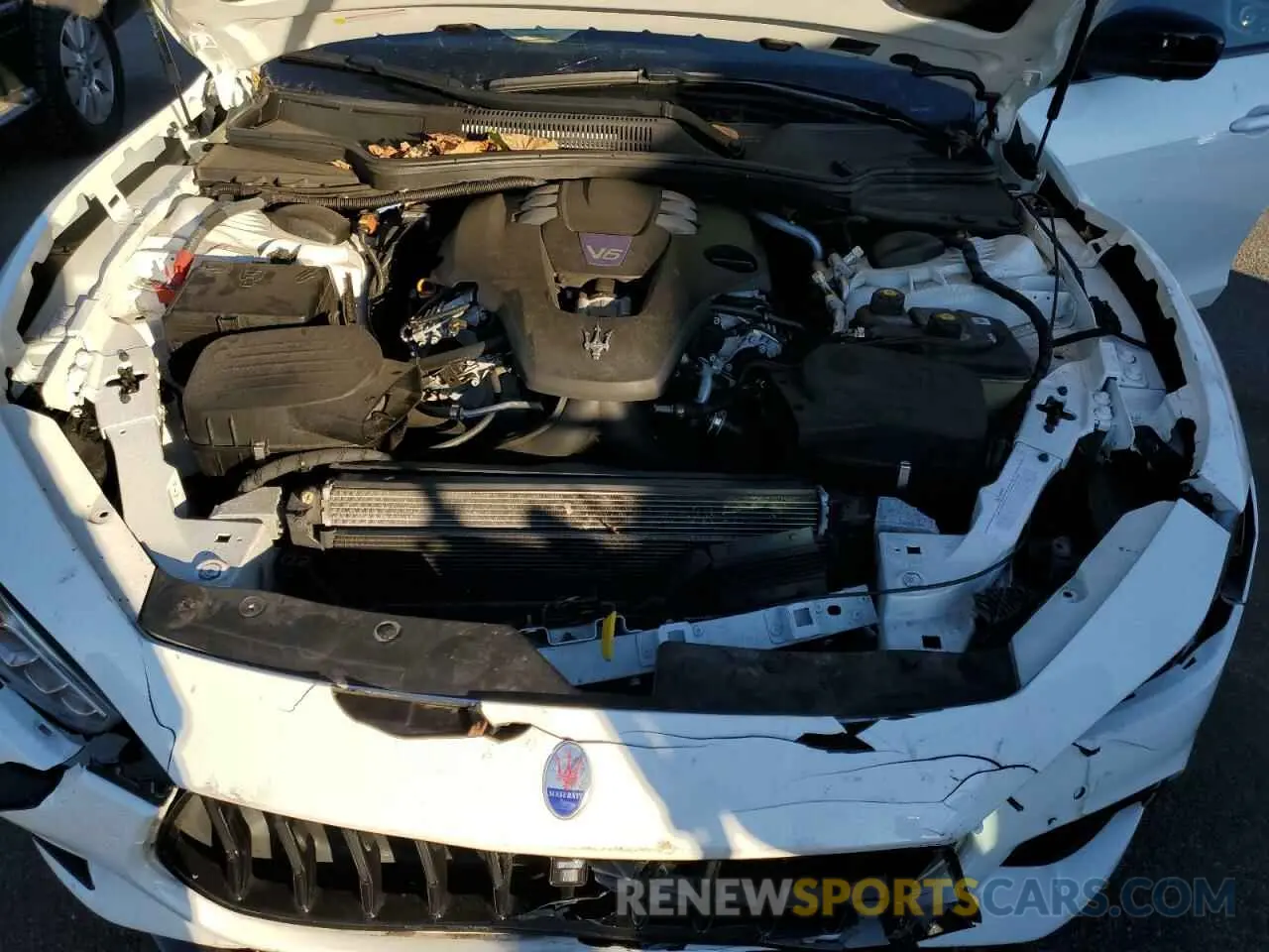 11 Photograph of a damaged car ZAM57YTA7M1368742 MASERATI ALL MODELS 2021