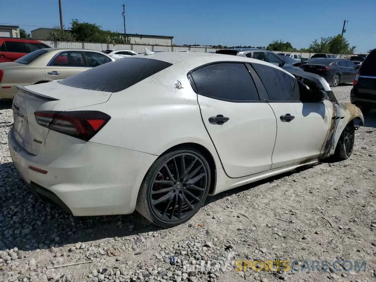 3 Photograph of a damaged car ZAM57ZSA7M1366562 MASERATI ALL MODELS 2021