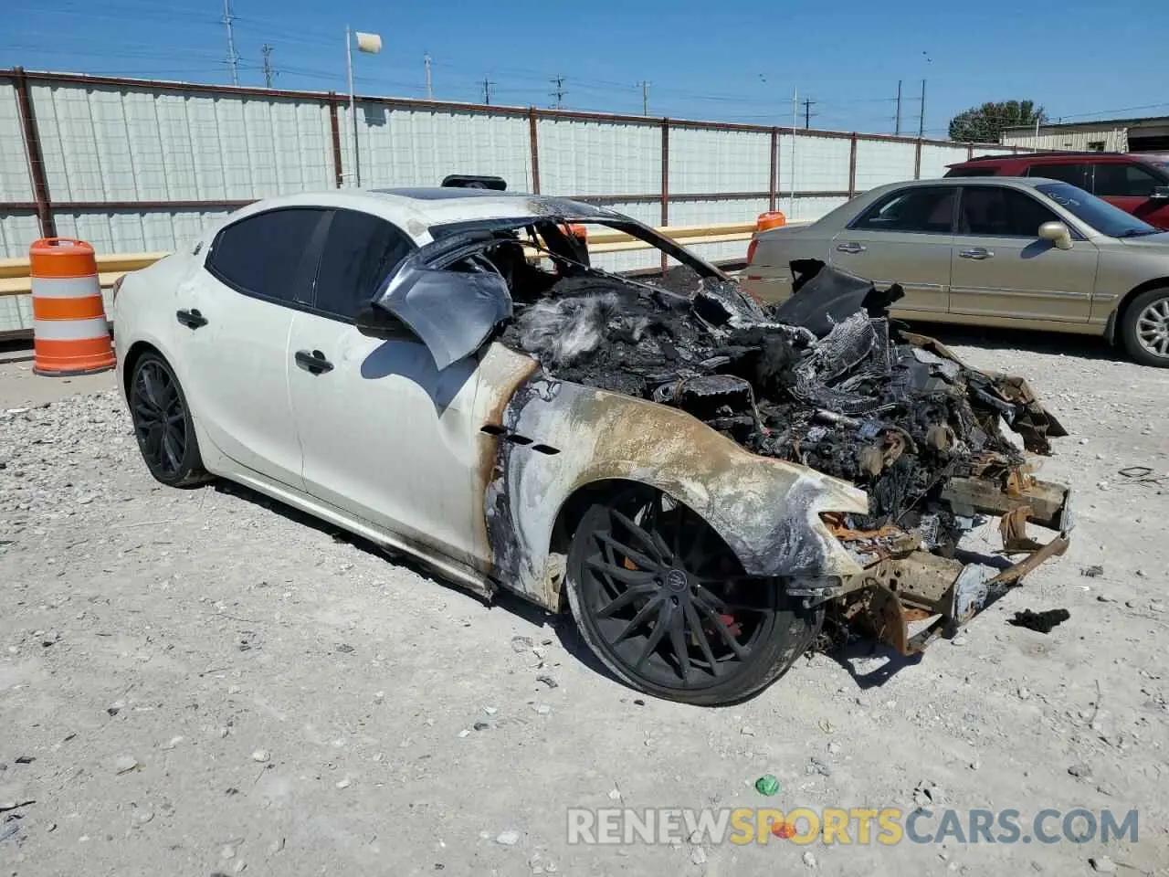 4 Photograph of a damaged car ZAM57ZSA7M1366562 MASERATI ALL MODELS 2021