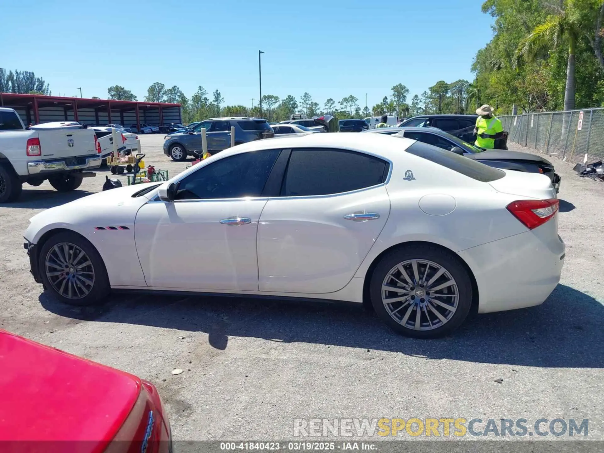 14 Photograph of a damaged car ZAM57XSA6K1322117 MASERATI GHIBLI 2019