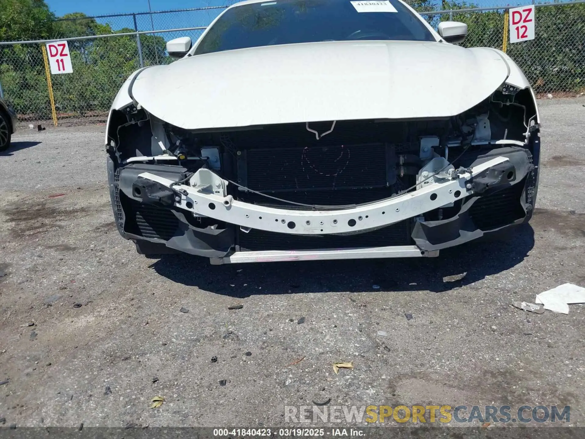 6 Photograph of a damaged car ZAM57XSA6K1322117 MASERATI GHIBLI 2019