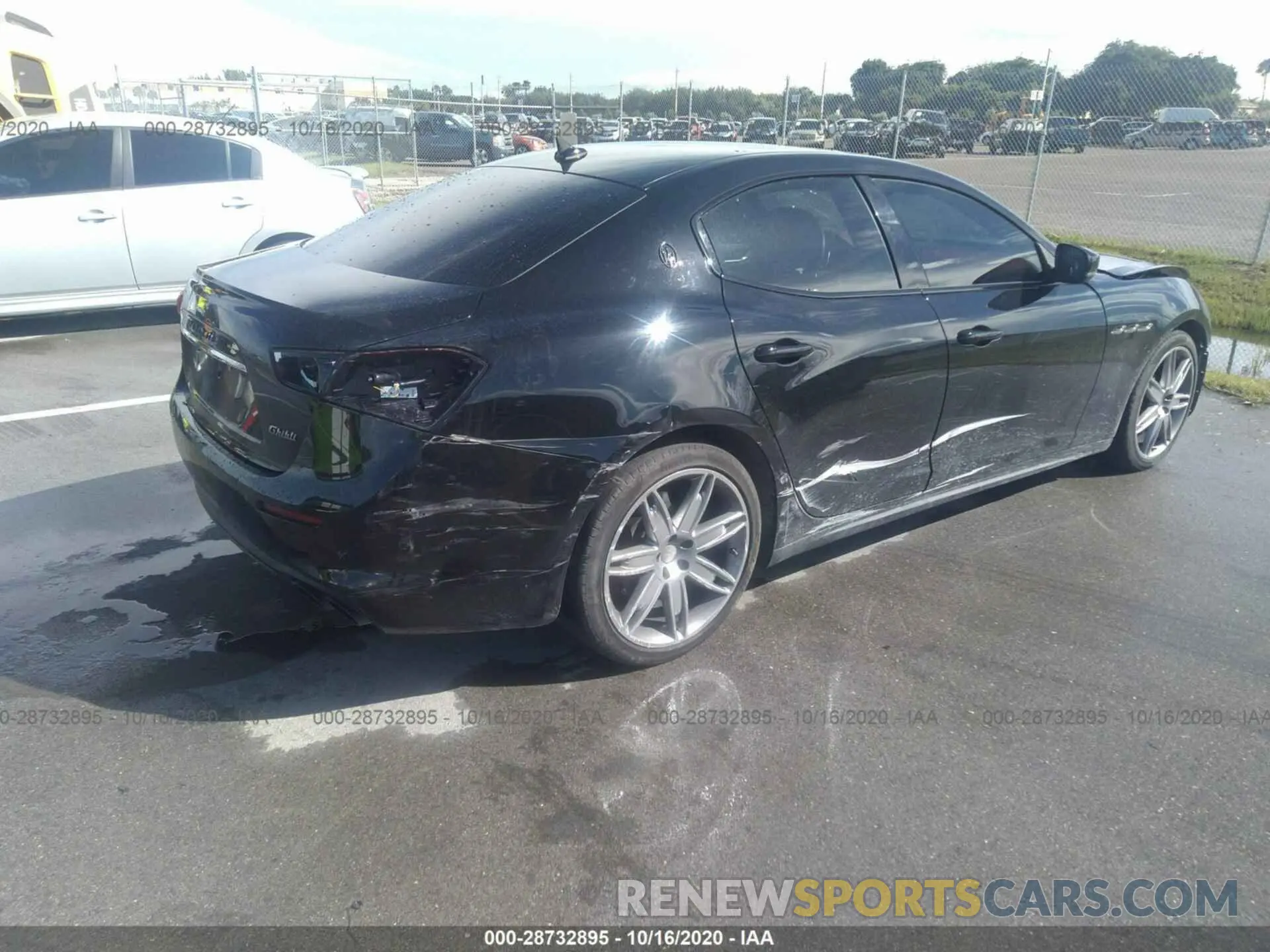 4 Photograph of a damaged car ZAM57YSAXK1315029 MASERATI GHIBLI 2019