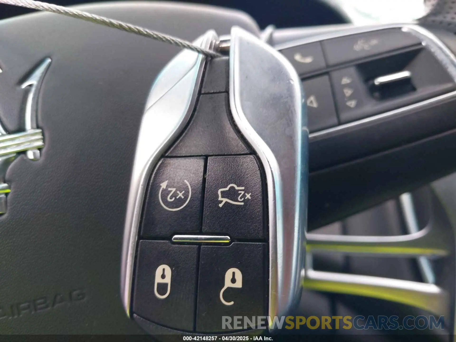 11 Photograph of a damaged car ZAM57YTS5K1313261 MASERATI GHIBLI 2019