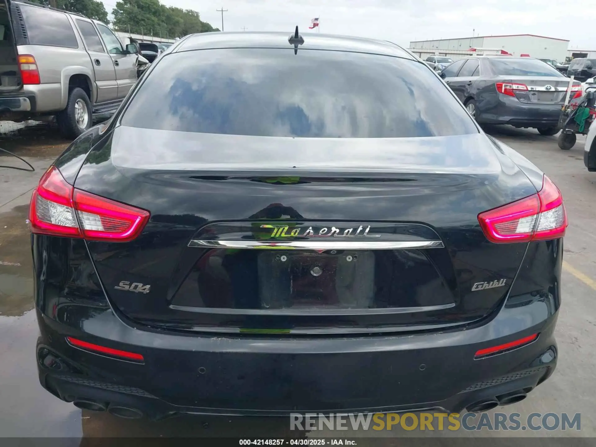 17 Photograph of a damaged car ZAM57YTS5K1313261 MASERATI GHIBLI 2019