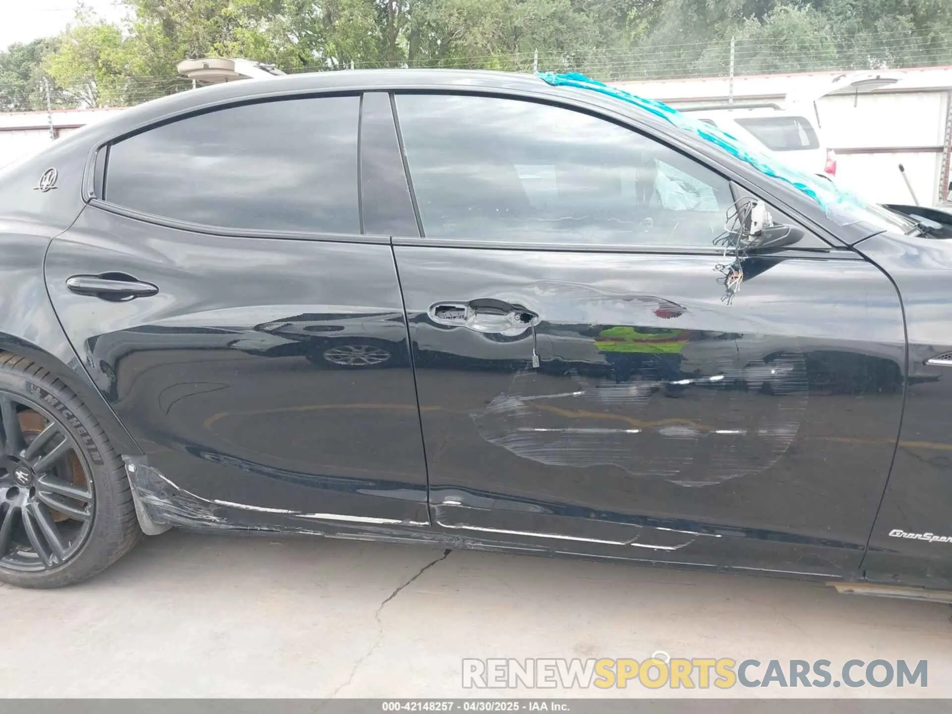 18 Photograph of a damaged car ZAM57YTS5K1313261 MASERATI GHIBLI 2019