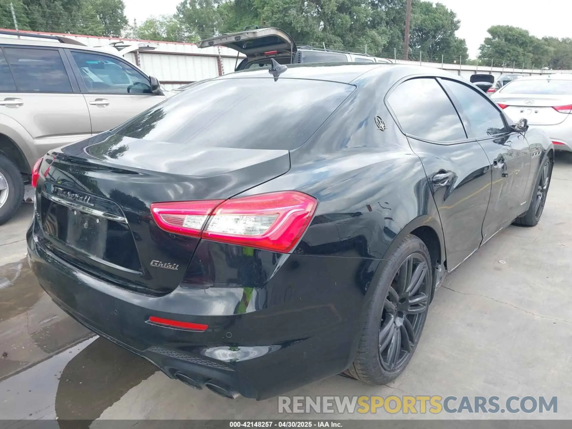 4 Photograph of a damaged car ZAM57YTS5K1313261 MASERATI GHIBLI 2019