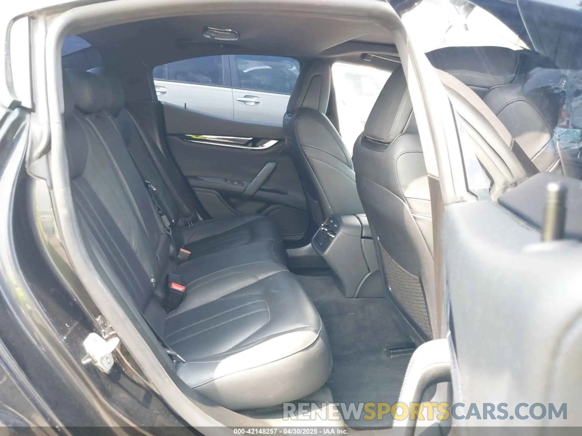 8 Photograph of a damaged car ZAM57YTS5K1313261 MASERATI GHIBLI 2019