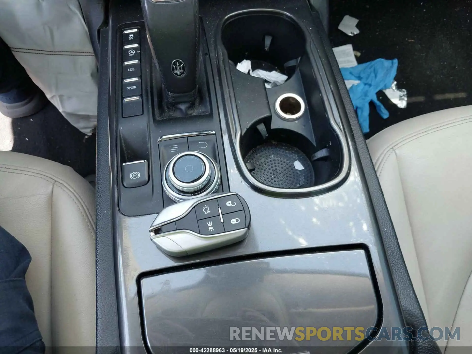 11 Photograph of a damaged car ZAM57XSA7L1344404 MASERATI GHIBLI 2020