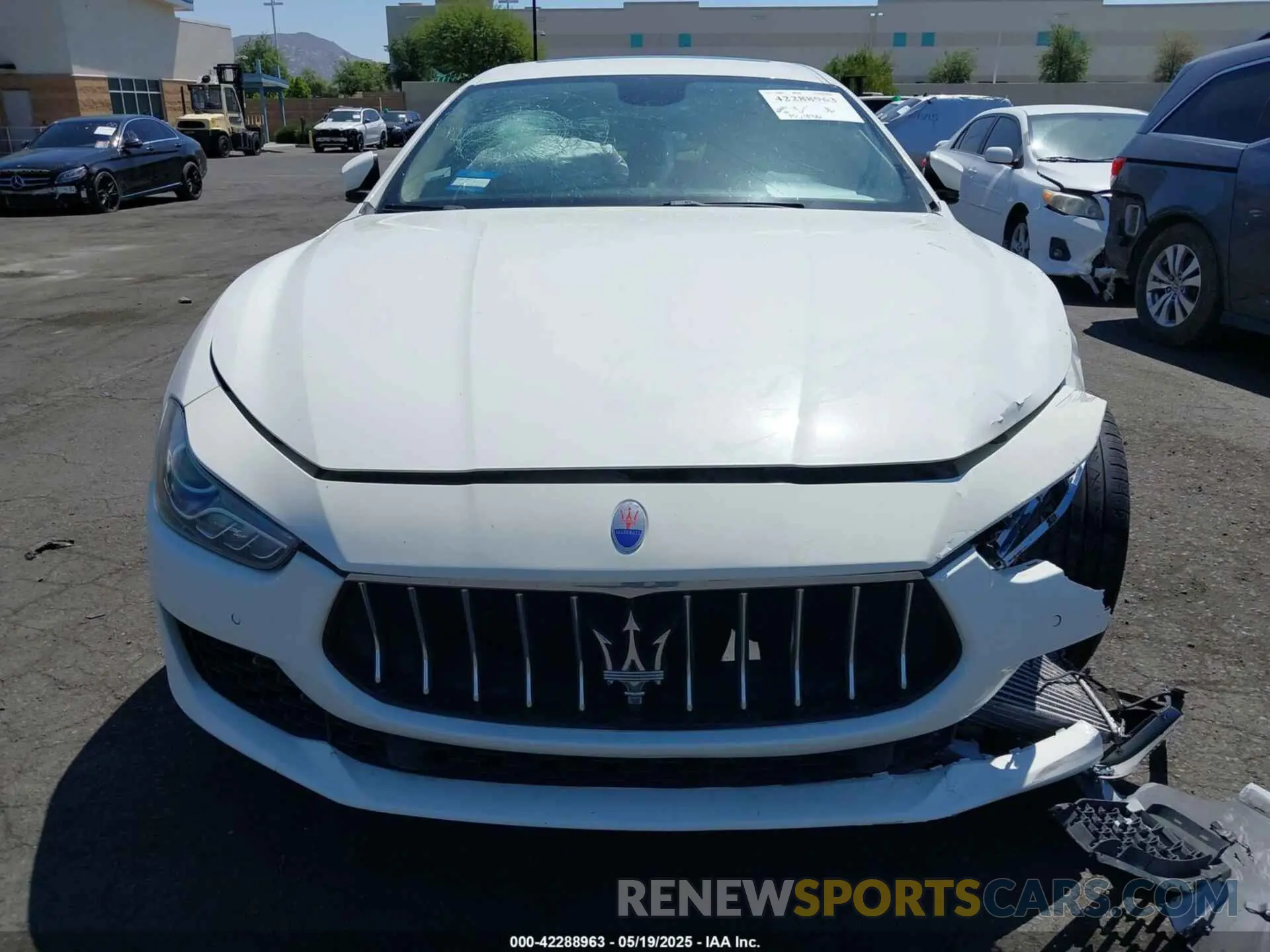 13 Photograph of a damaged car ZAM57XSA7L1344404 MASERATI GHIBLI 2020