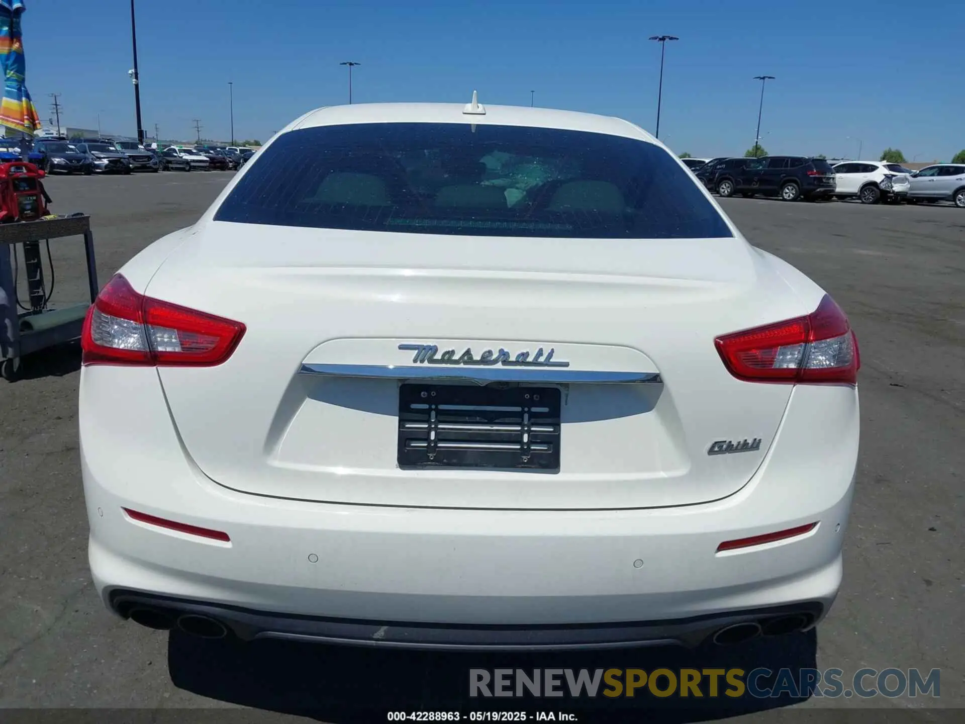 17 Photograph of a damaged car ZAM57XSA7L1344404 MASERATI GHIBLI 2020